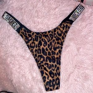 Victoria’s secret ring stone thong💗